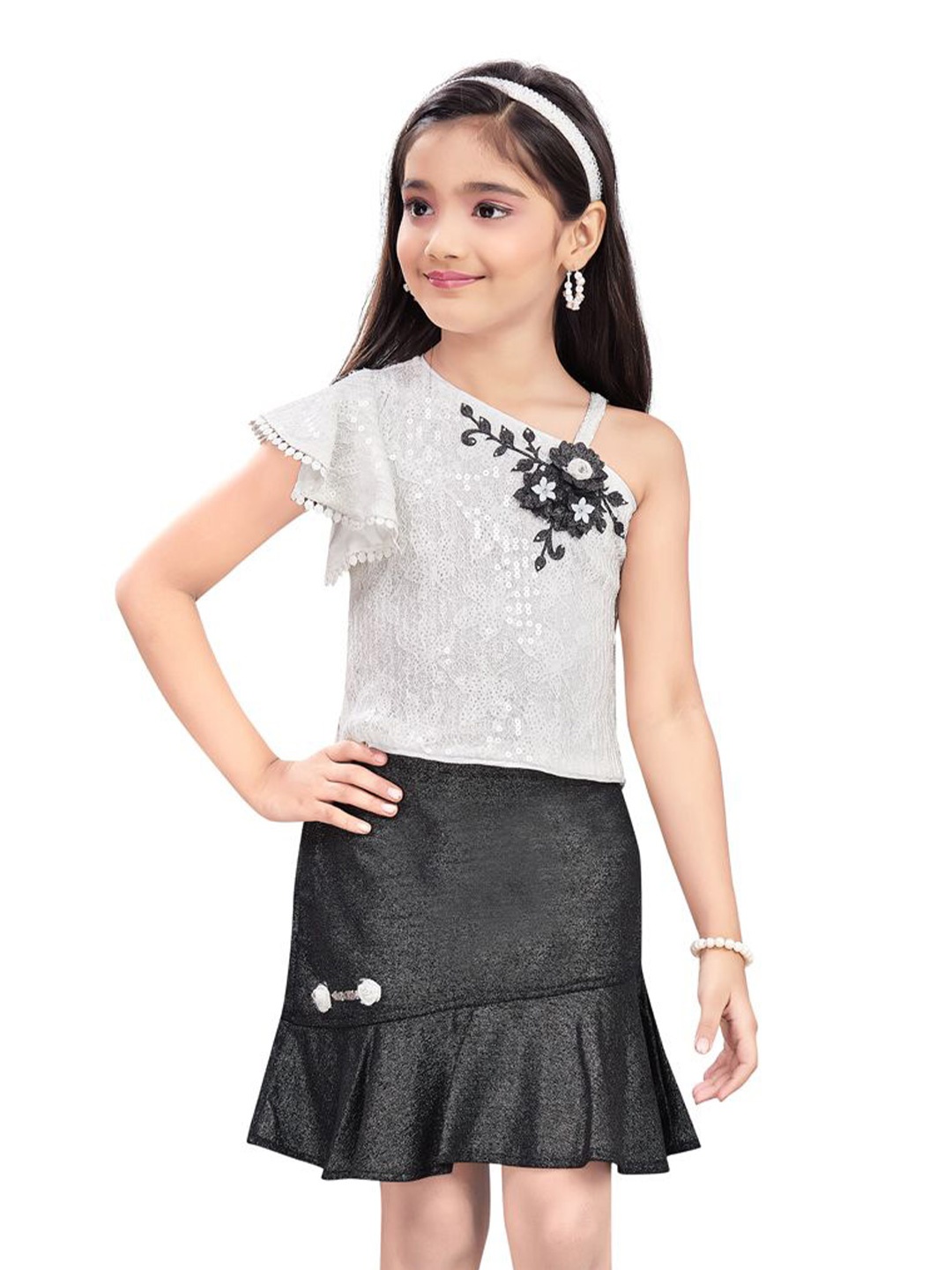 

Lei-Chie Girls Embellished Top with Skirt, Black