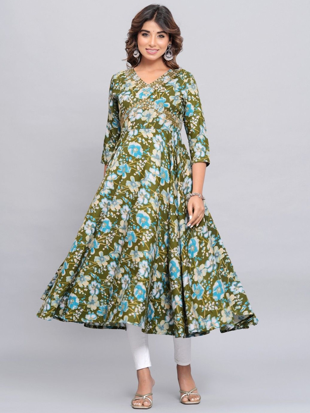 

Amar Palace Chikan Hazratganj Floral Printed V-Neck Empire Anarkali Kurta, Green