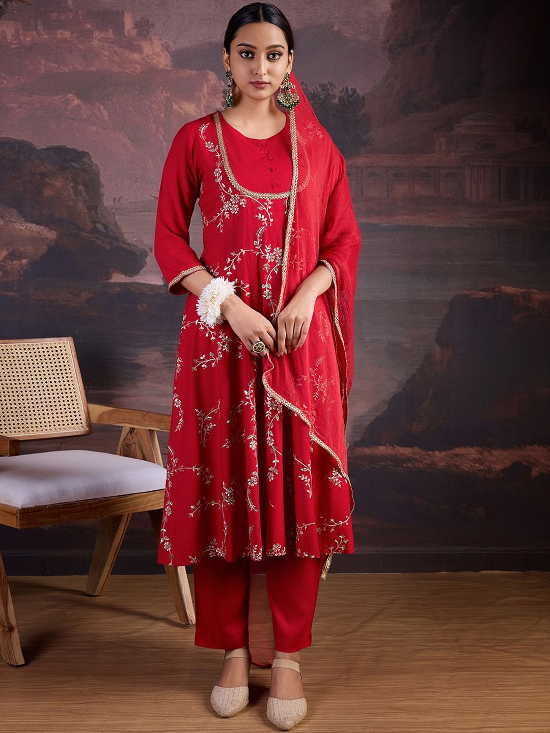 

House of Pataudi Floral Embroidered Zari Work Kurta And Trouser With Dupatta, Red