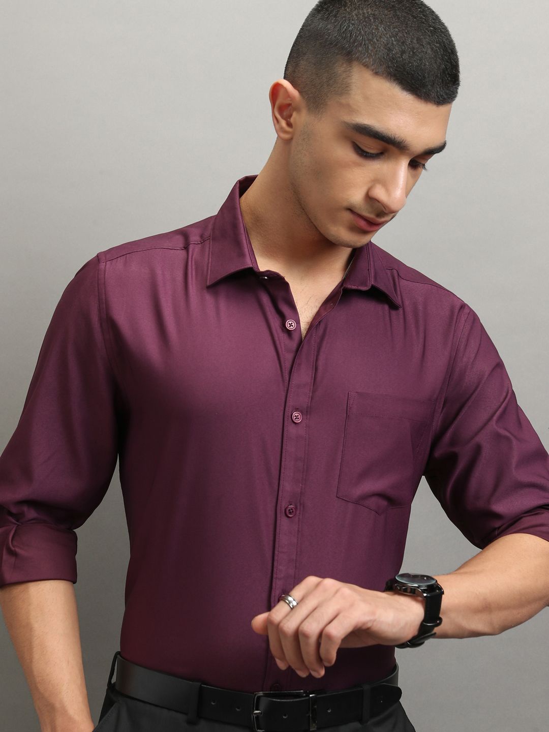

Highlander Men Solid Slim Fit Formal Shirt, Purple