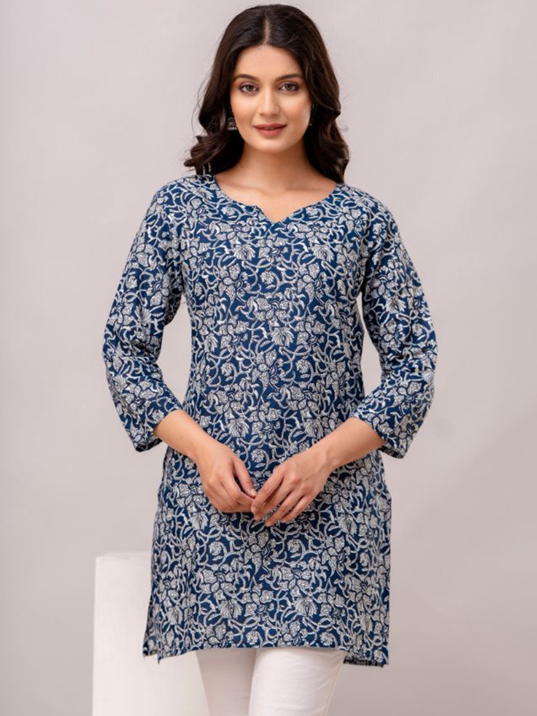 

Arudhi Floral Printed Pure Cotton Straight Kurta, Blue