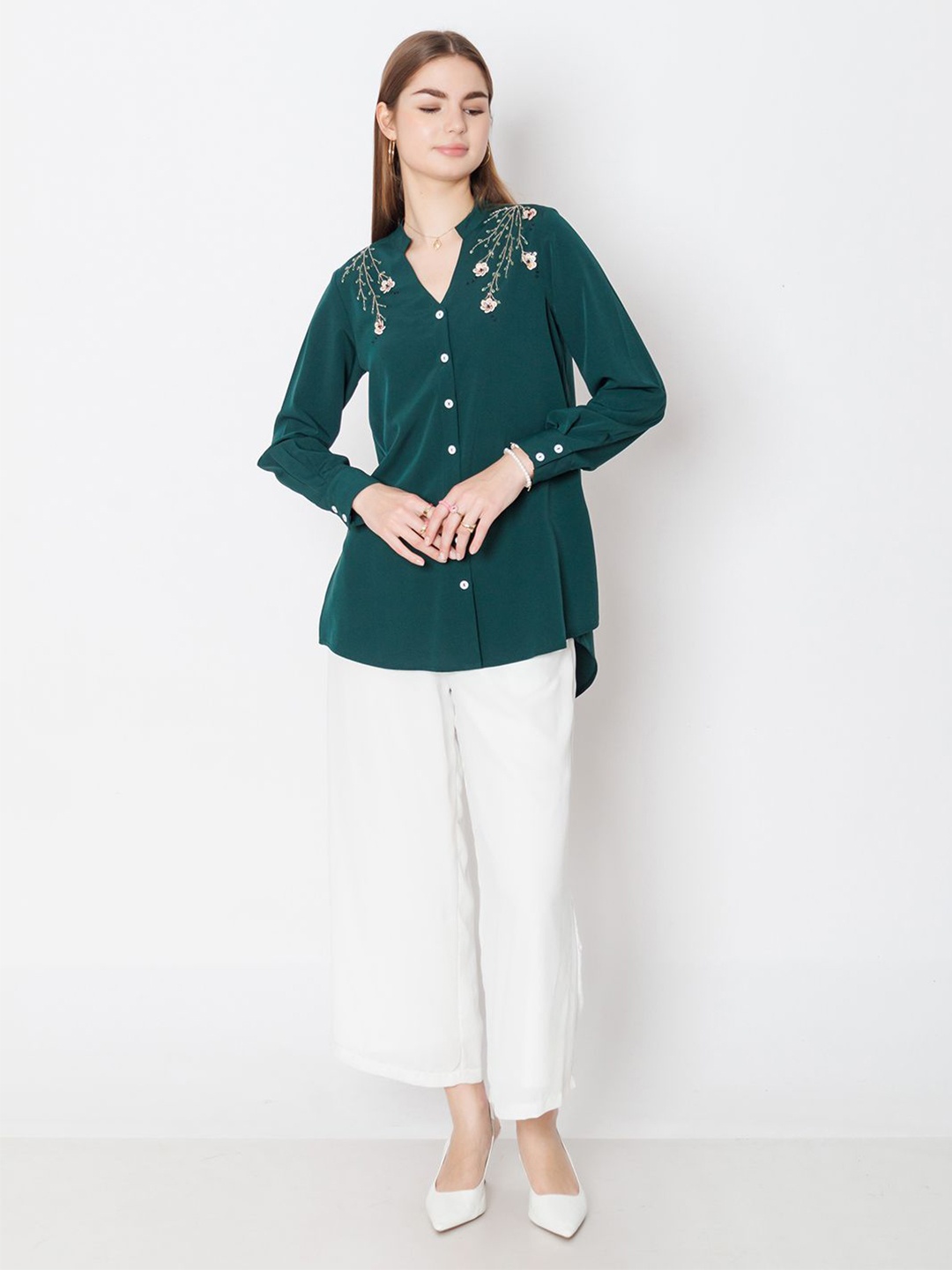 

Zink London Women Mandarin Collar Solid Slim Fit Casual Shirt, Green