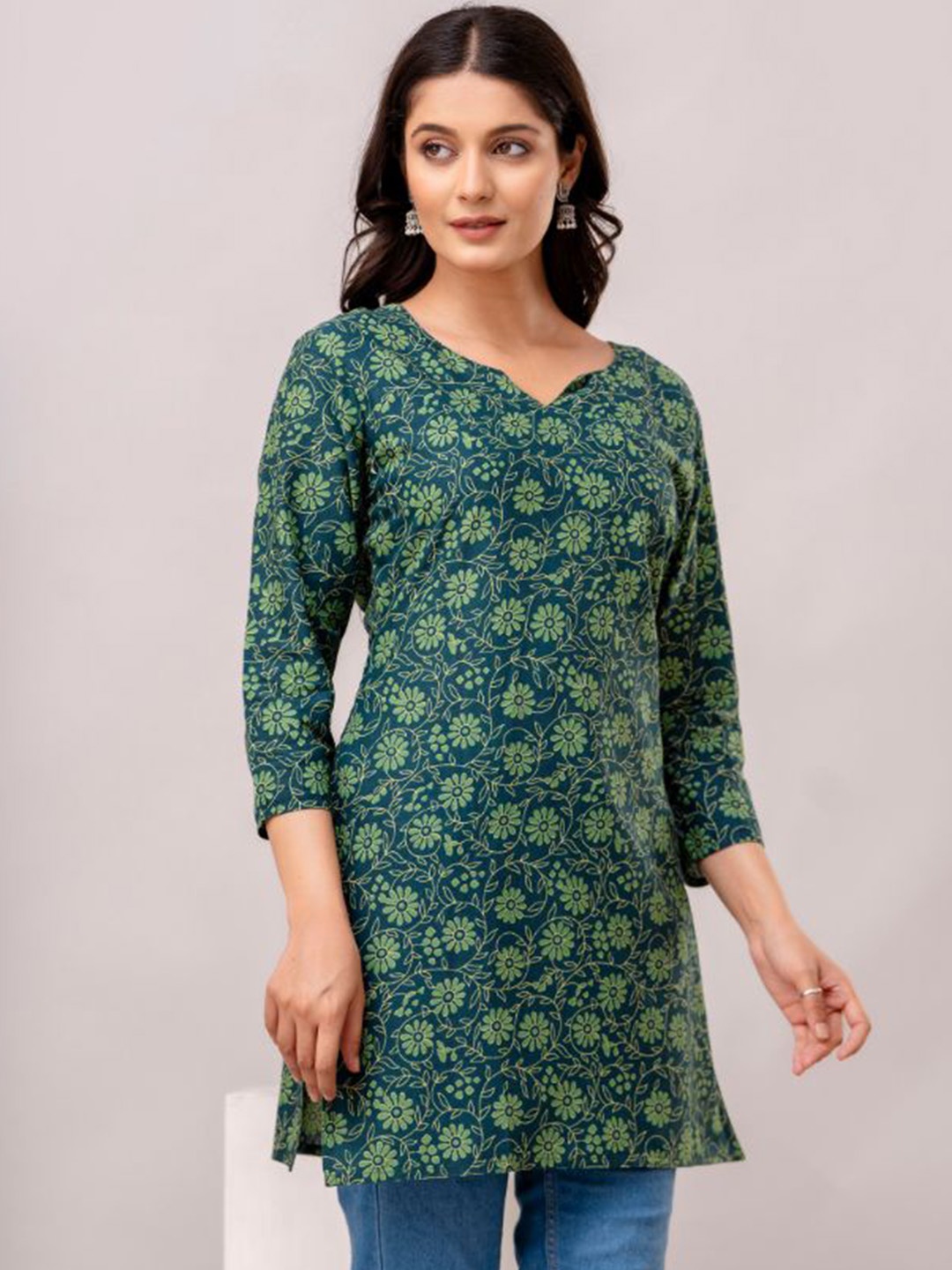 

Arudhi Floral Printed Pure Cotton Straight Kurta, Green