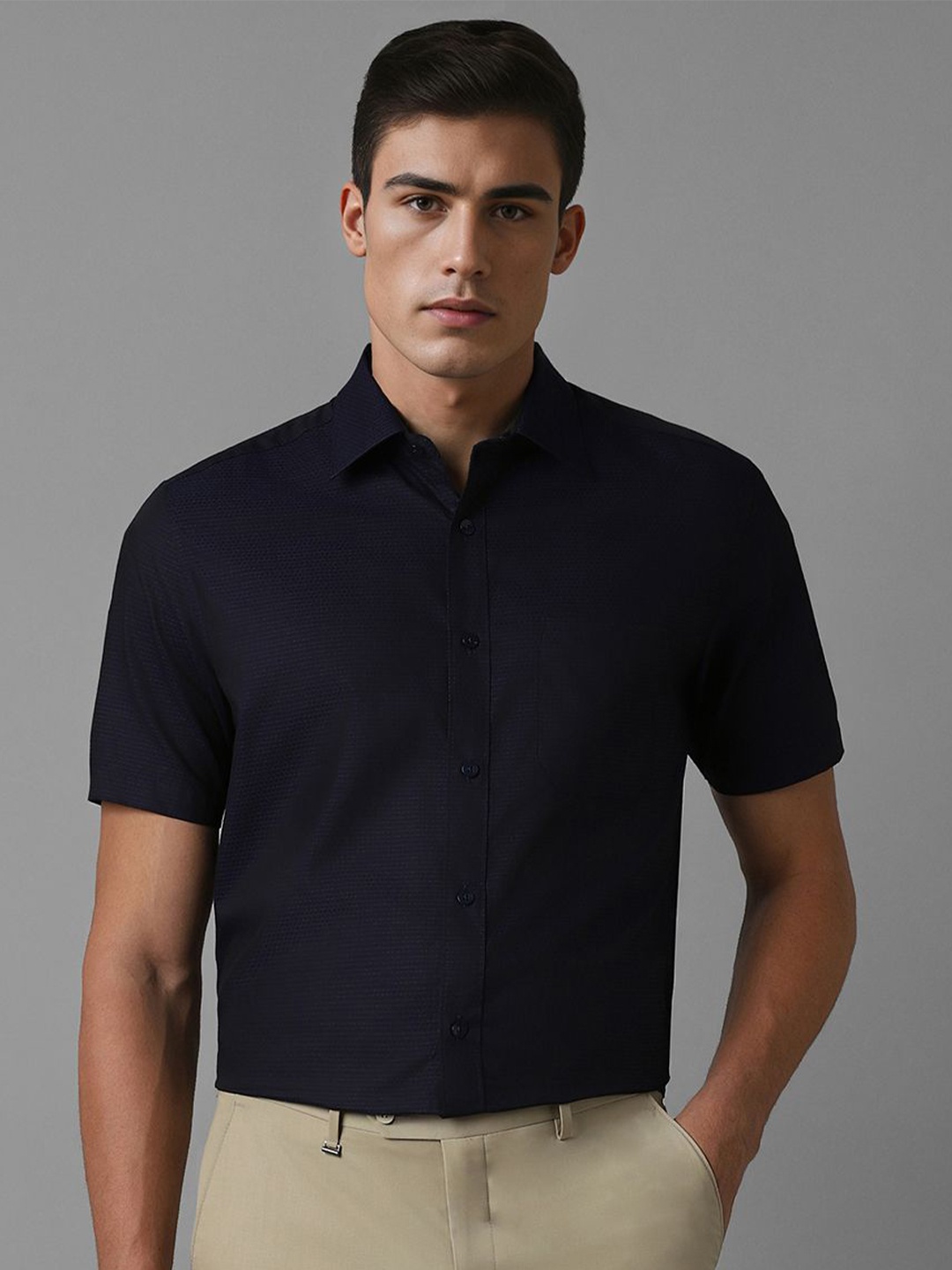 

Louis Philippe Men Spread Collar Solid Cotton Formal Shirt, Navy blue
