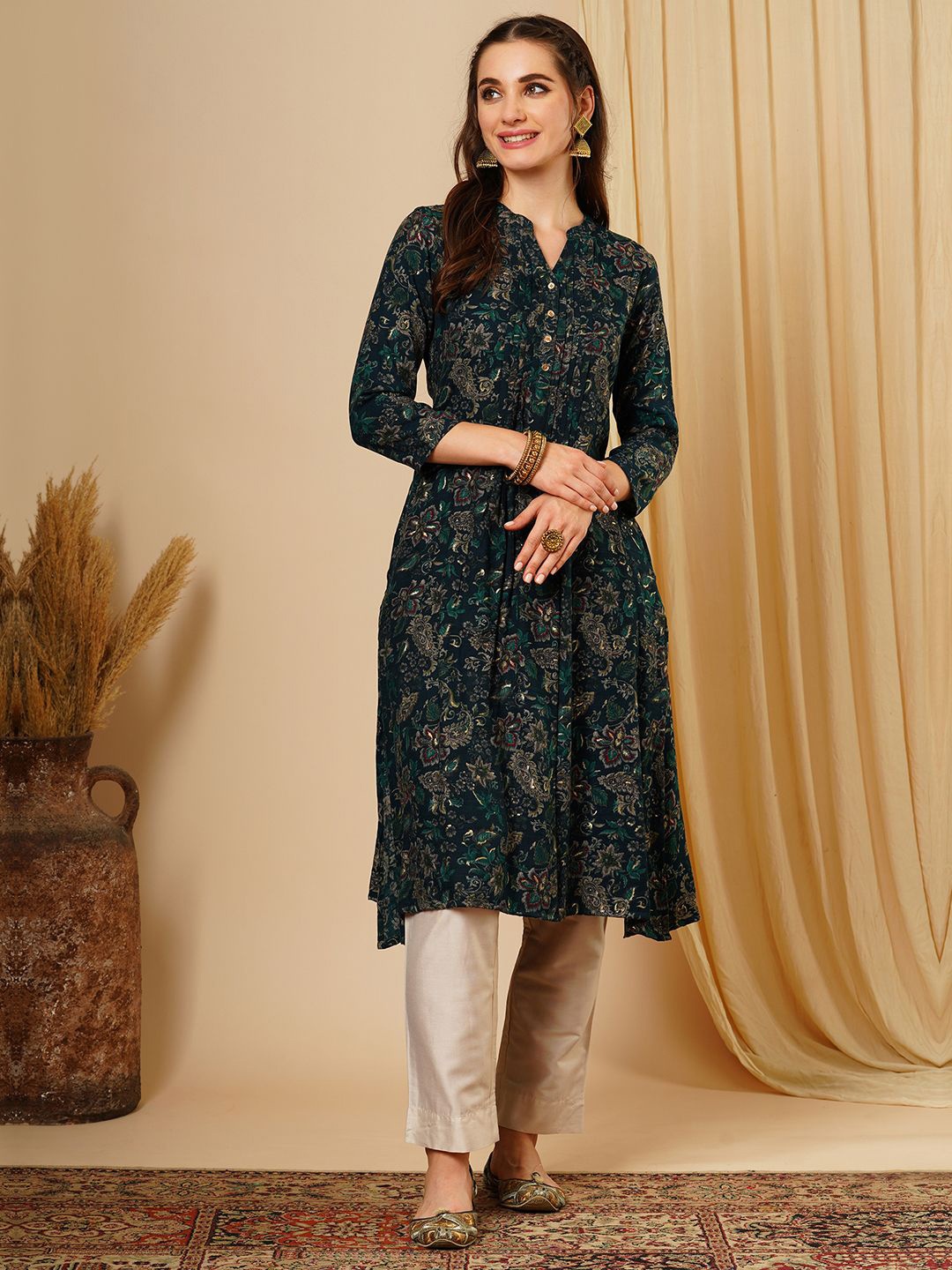 

Globus Floral Printed Mandarin Collar Pleated A-Line Kurta, Navy blue