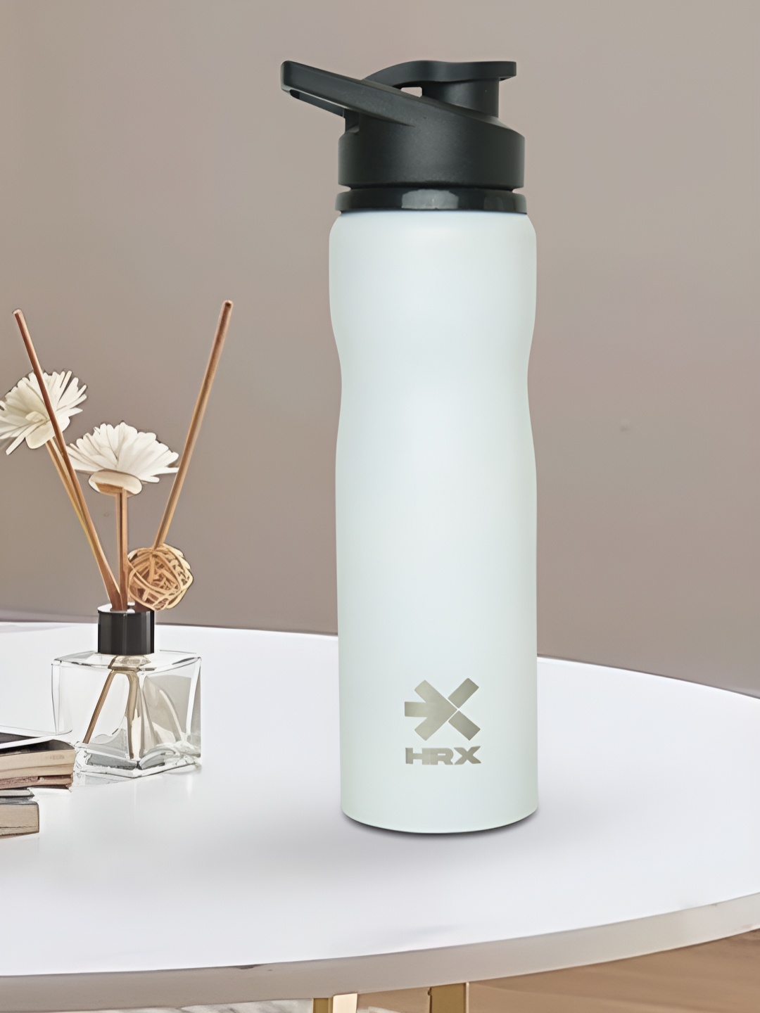 

HRX by Hrithik Roshan White Single Stainless Steel Single Wall Vacuum Water Bottle 750 ml