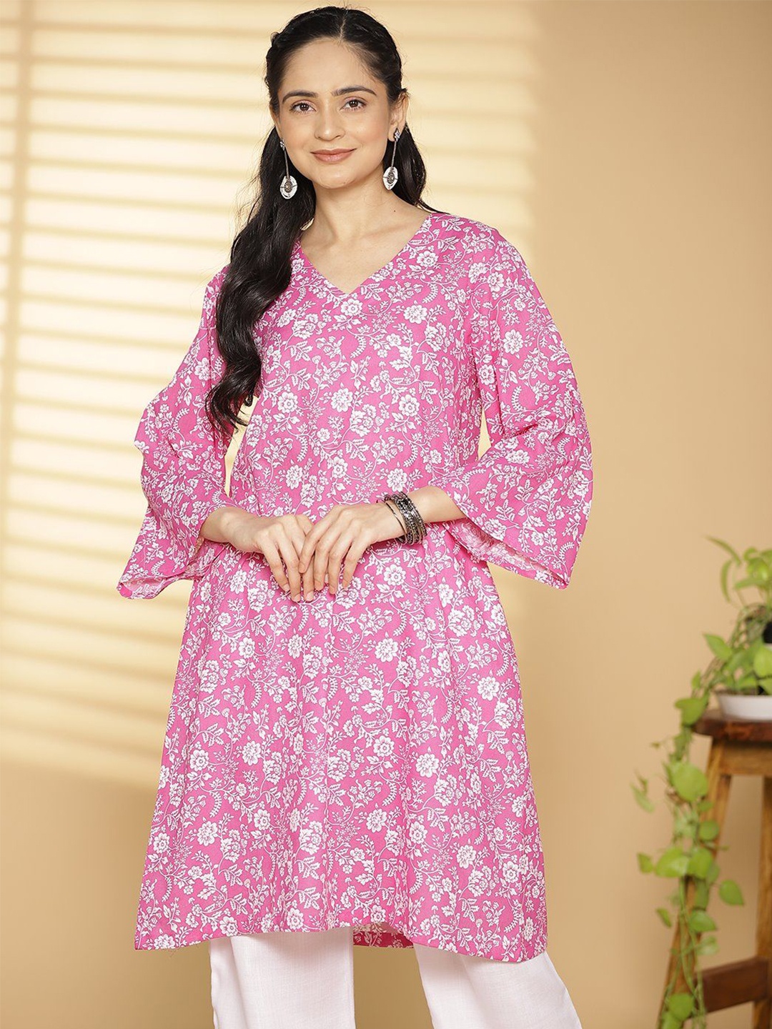 

LetsDressUp Floral Printed V-Neck Bell Sleeves Pure Cotton Straight Kurta, Fuchsia