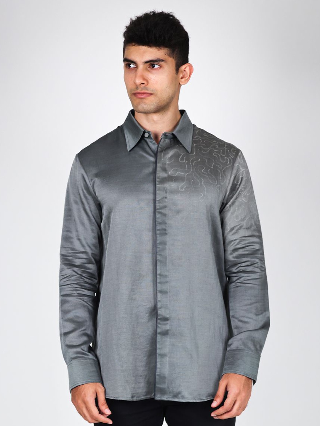 

Arya Giri Men Spread Collar Solid Casual Shirt, Grey
