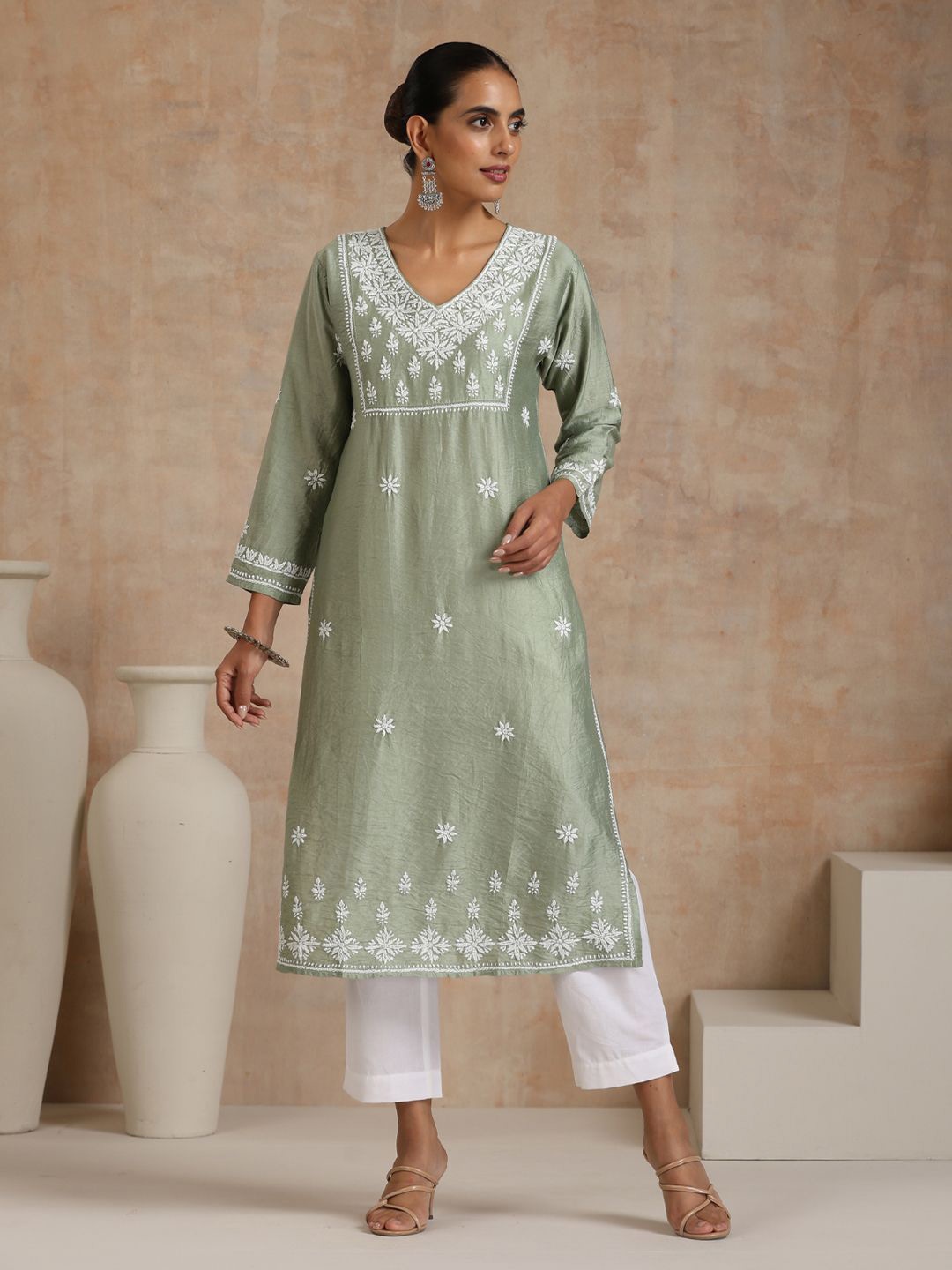 

House of Chikankari Floral Embroidered Chikankari Chanderi Cotton Straight Kurta, Green