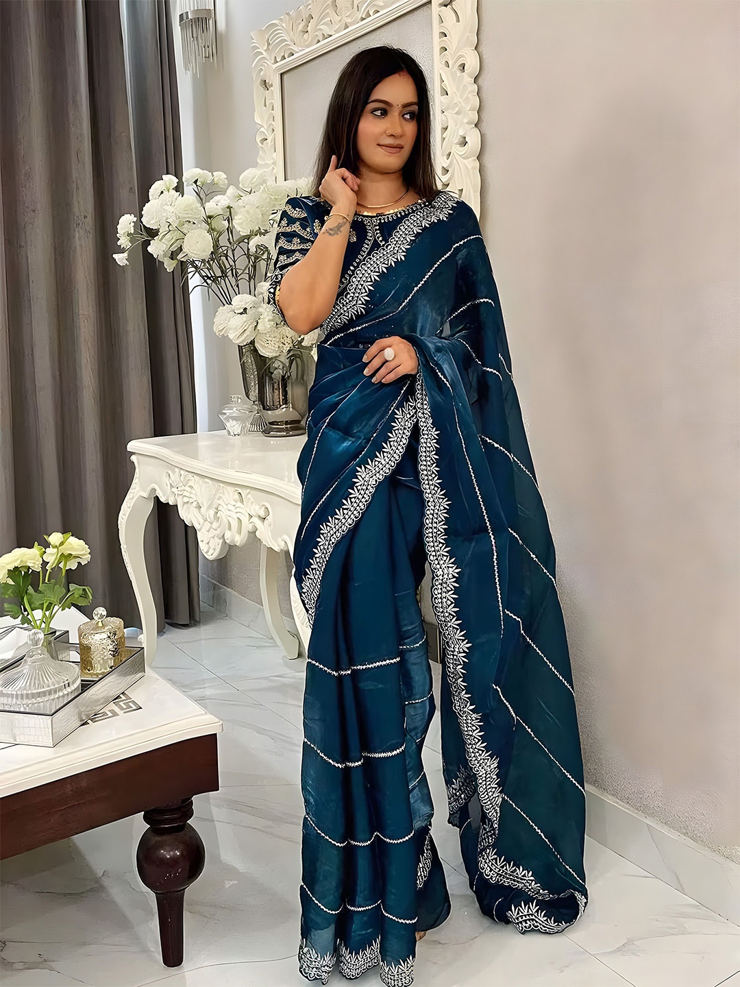 

Anouk Women Embellished Embroidered Saree, Teal