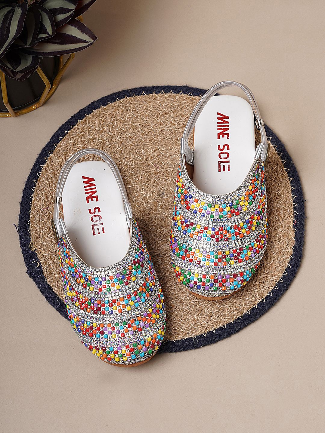 

Minesole Girls Synthetic Leather Mules, Silver