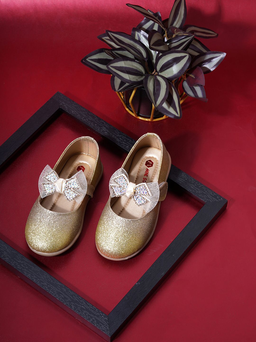 

Minesole Girls Embellished Ballerinas Flats with Bow, Gold