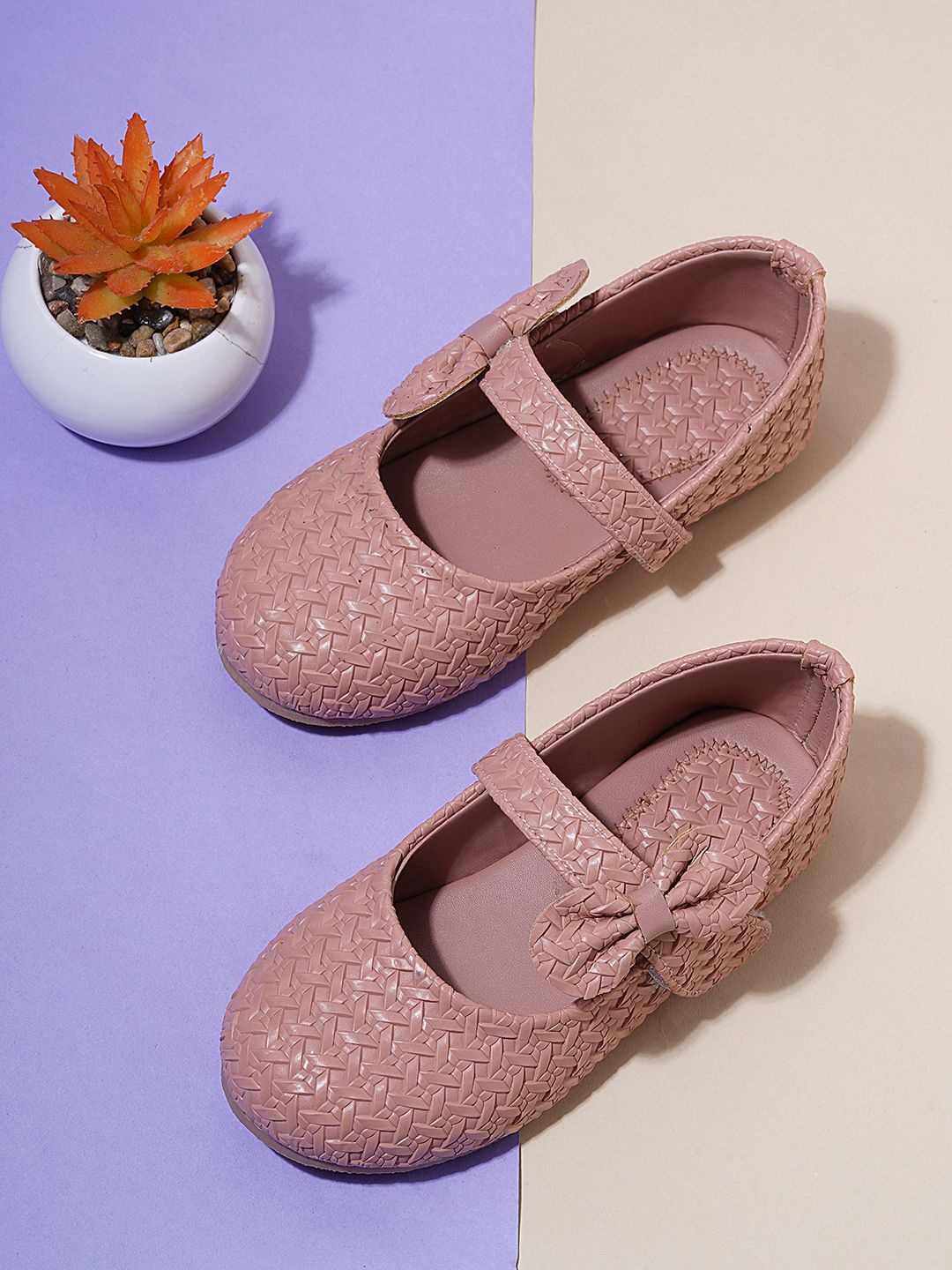 

Minesole Girls Woven Design Synthetic Leather Ballerinas Flats, Peach