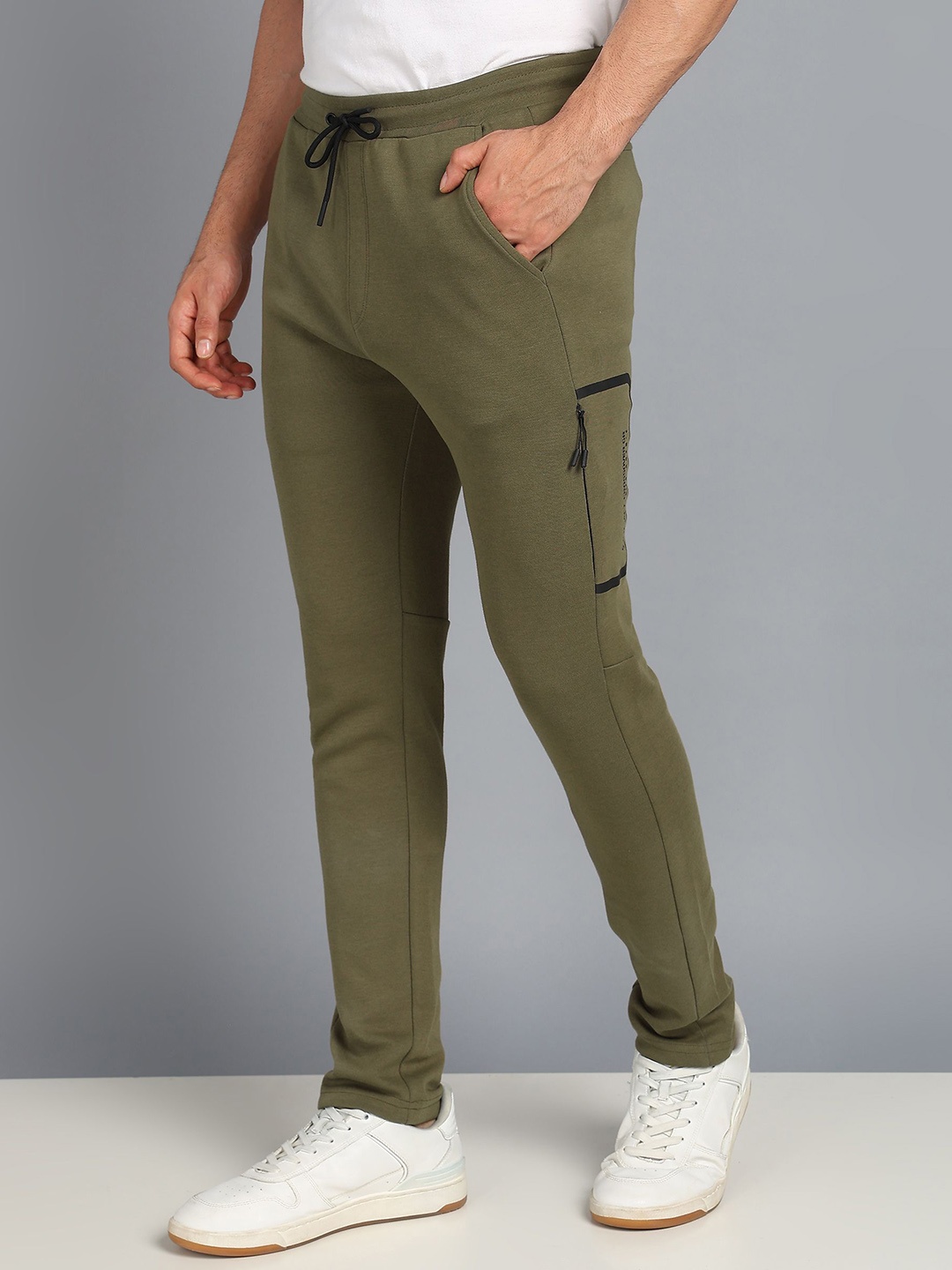 

Alan Jones Men Cotton Mid-Rise Track Pants, Olive
