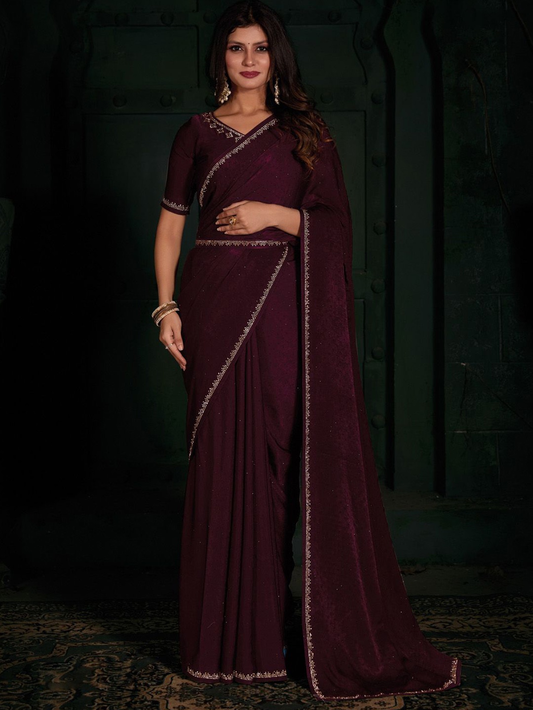 

Anouk Embellished Beads and Stones Velvet Designer Saree, Magenta