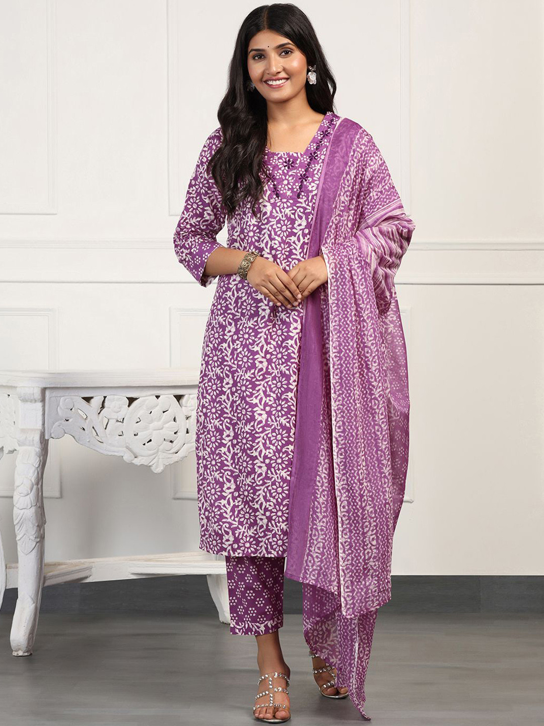 

BAESD Floral Printed Thread Work Kurta with Trousers & Dupatta, Purple