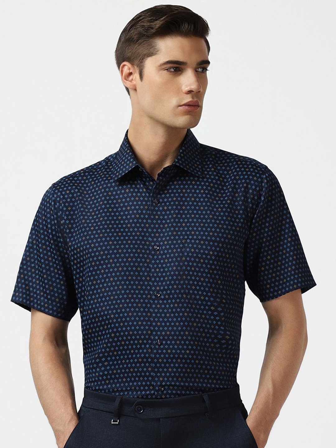 

Van Heusen Men Opaque Printed Party Shirt, Navy blue