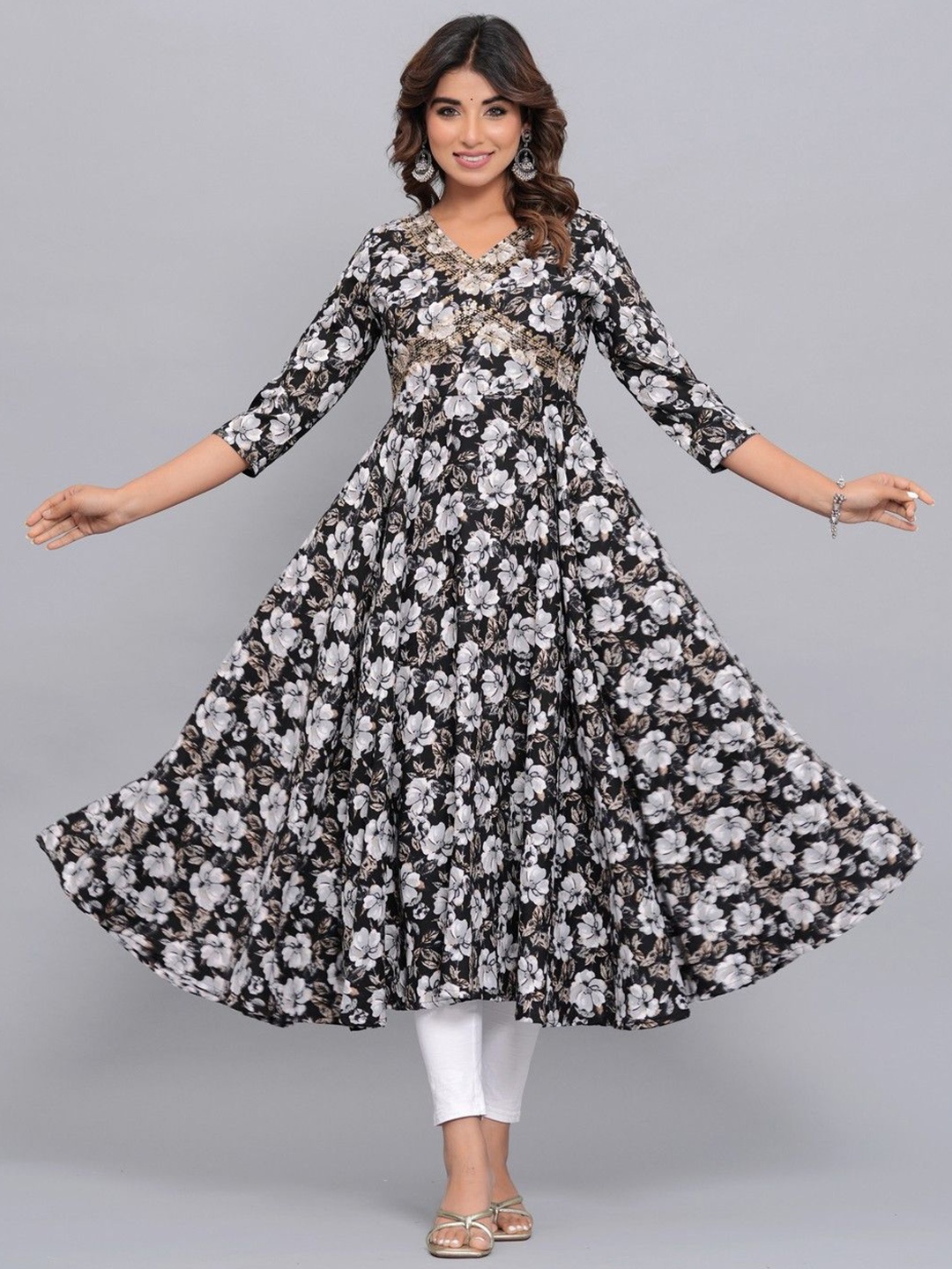 

Amar Palace Chikan Hazratganj Floral Printed V-Neck Empire Anarkali Kurta, Black