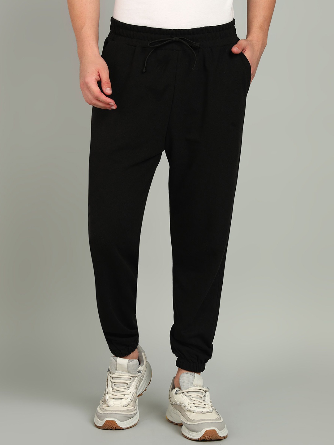 

Alan Jones Men Solid Regular Fit Joggers, Black