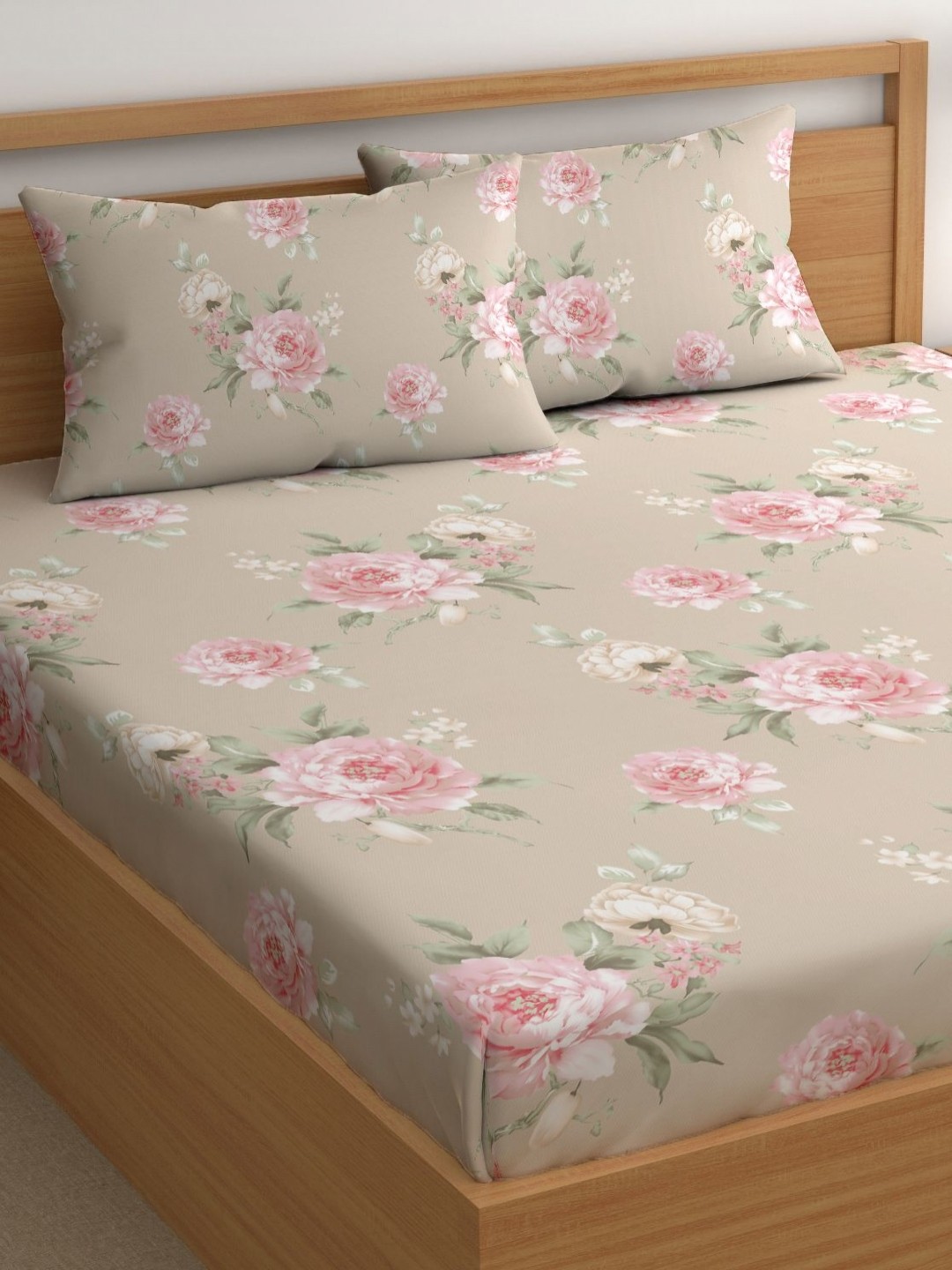 

CHHAVI INDIA Nude-Coloured & Pink Floral 210 TC Queen Bedsheet with 2 Pillow Covers