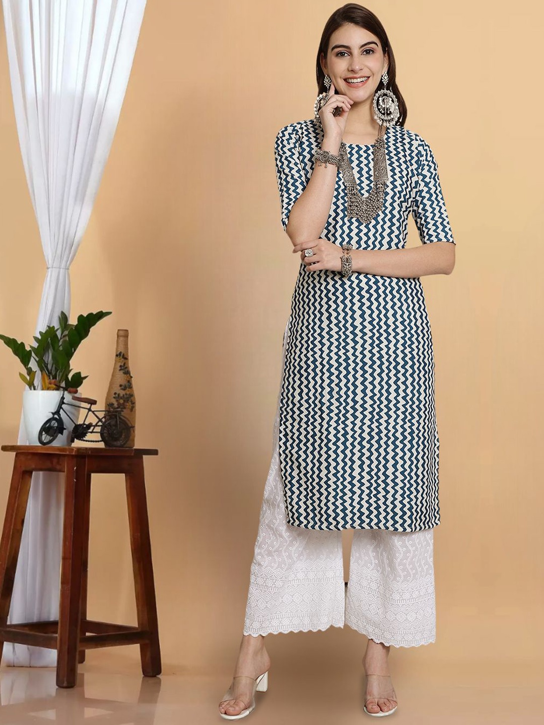 

7Threads Chevron Printed Round Neck Crepe Straight Kurta, Navy blue