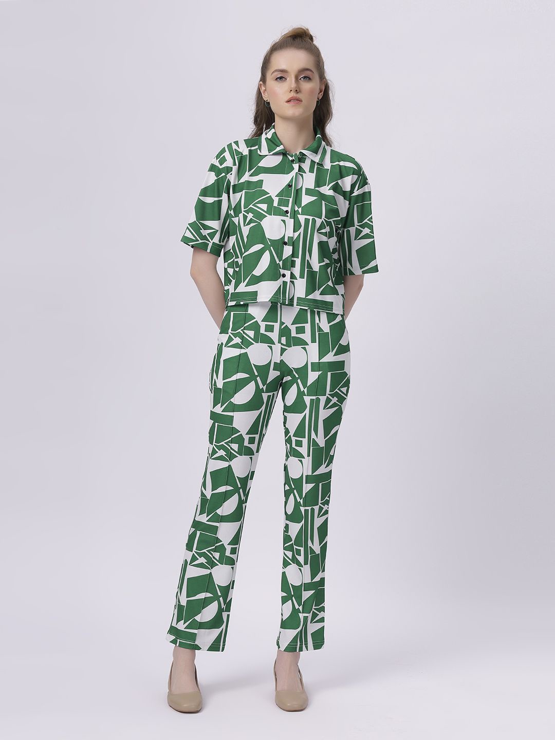 

BABA YAGA Printed Drop Shoulder Sleeves Shirt With Trousers, Green