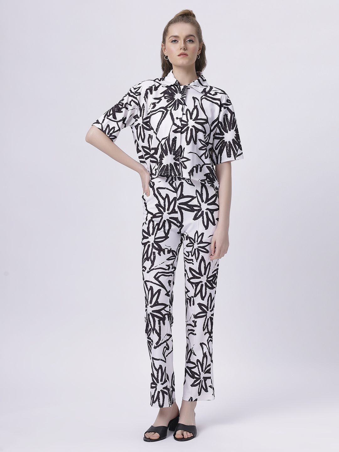 

BABA YAGA Printed Drop Shoulder Sleeves Shirt With Trousers, White