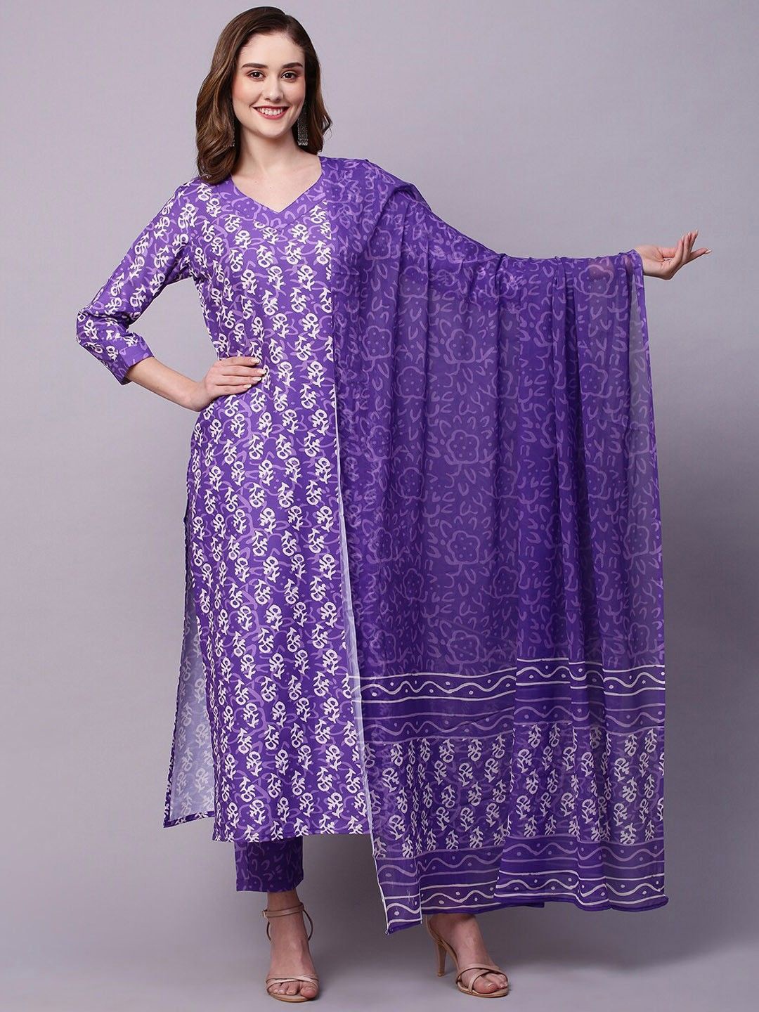 

GoSriKi Floral Printed V-Neck Straight Kurta With Trousers & With Dupatta, Purple