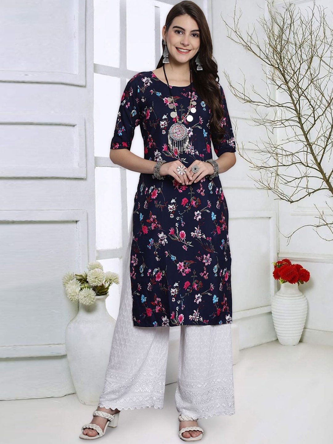 

7Threads Floral Printed Round Neck Regular Crepe Straight Kurta, Black