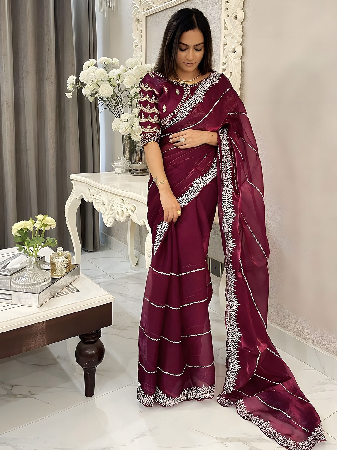 

Anouk Women Embellished Embroidered Saree, Burgundy