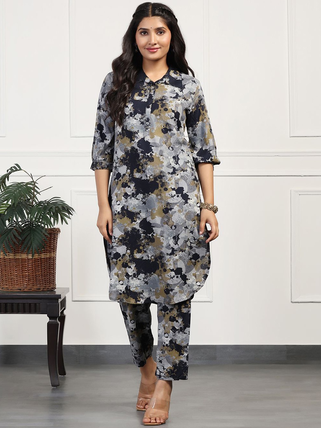 

BAESD Floral Printed Shirt Collar Regular Cotton Kurta With Trousers, Blue