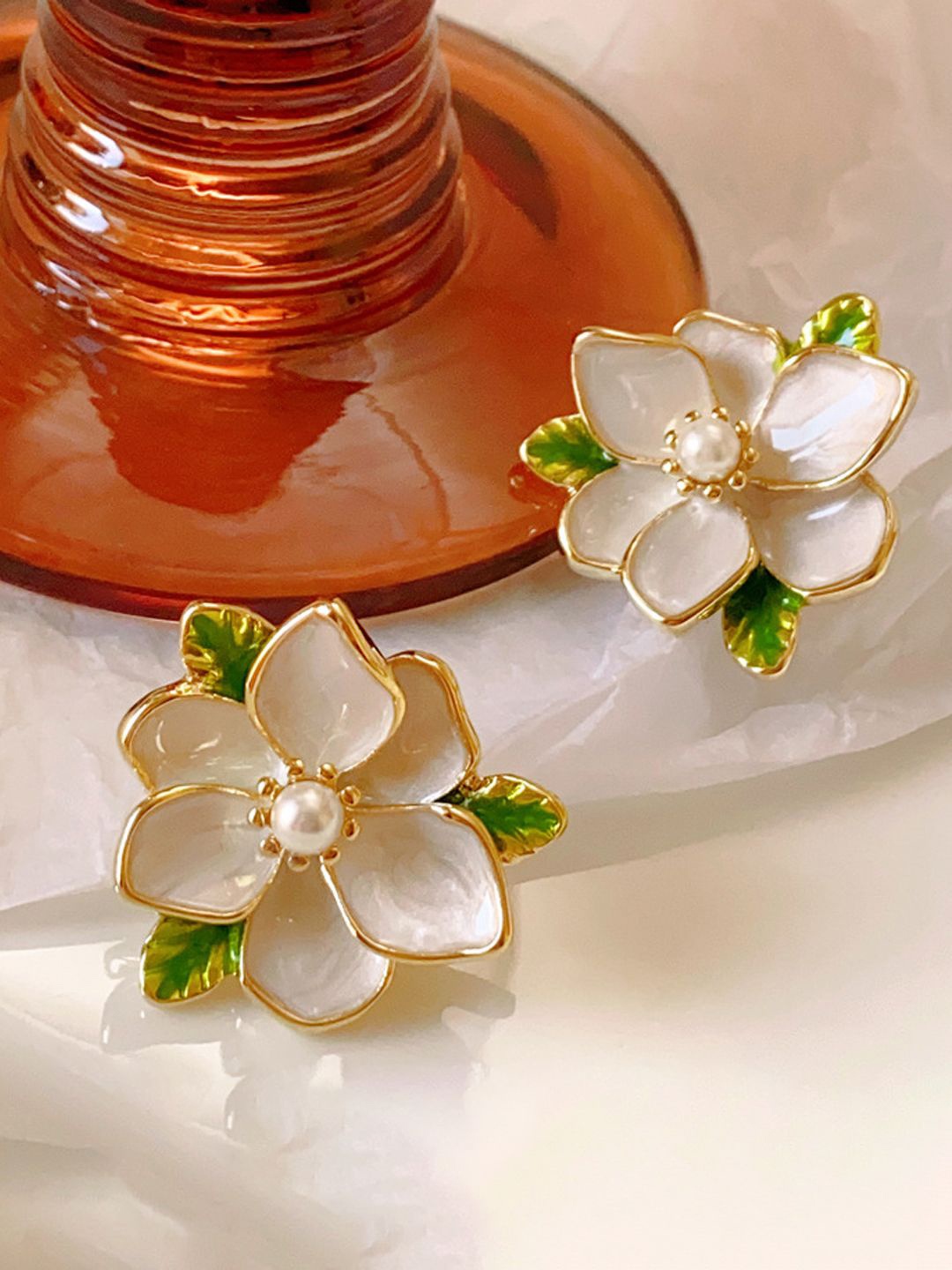 

KRENOZ Gold-Plated Stainless Steel Flower Shaped Studs, White