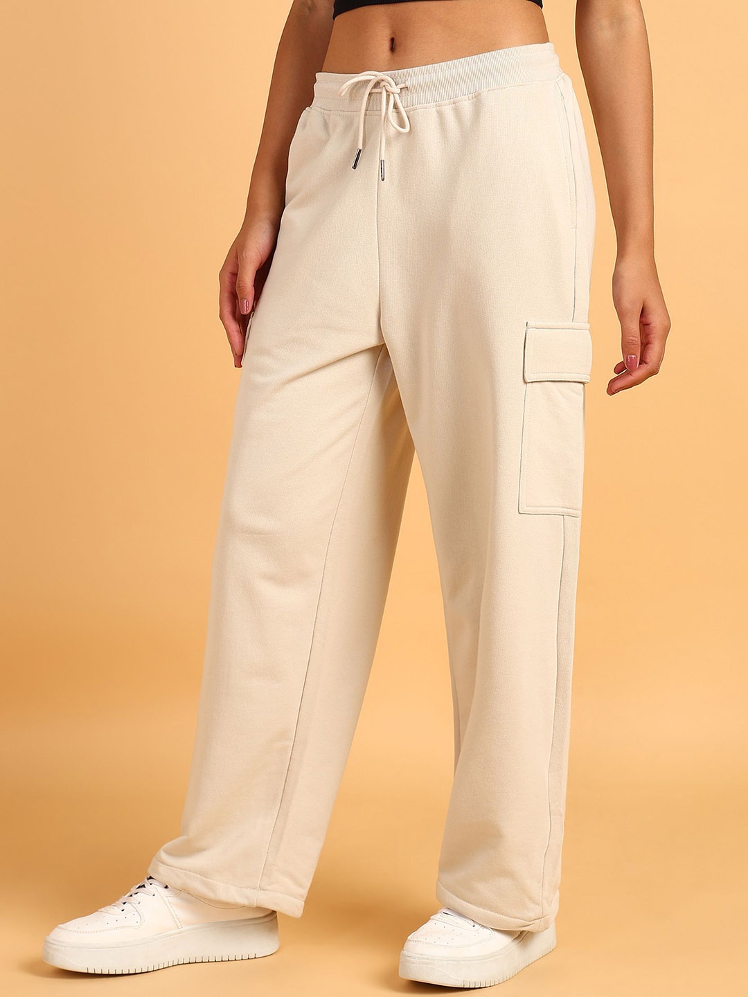 

Alan Jones Women Mid-Rise Cargo Track Pants, Off white