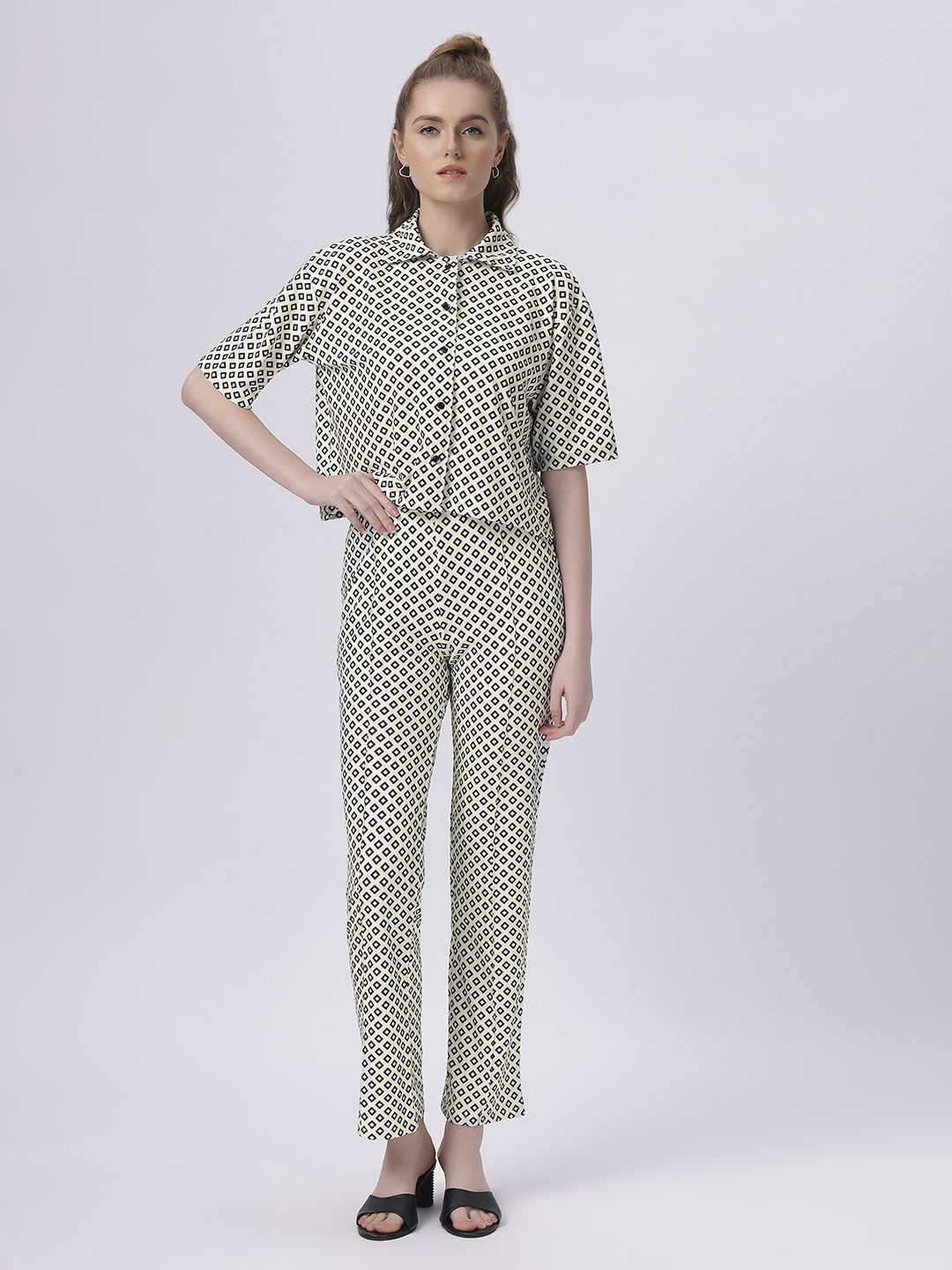 

BABA YAGA Printed Drop Shoulder Sleeves Shirt With Trousers, Cream