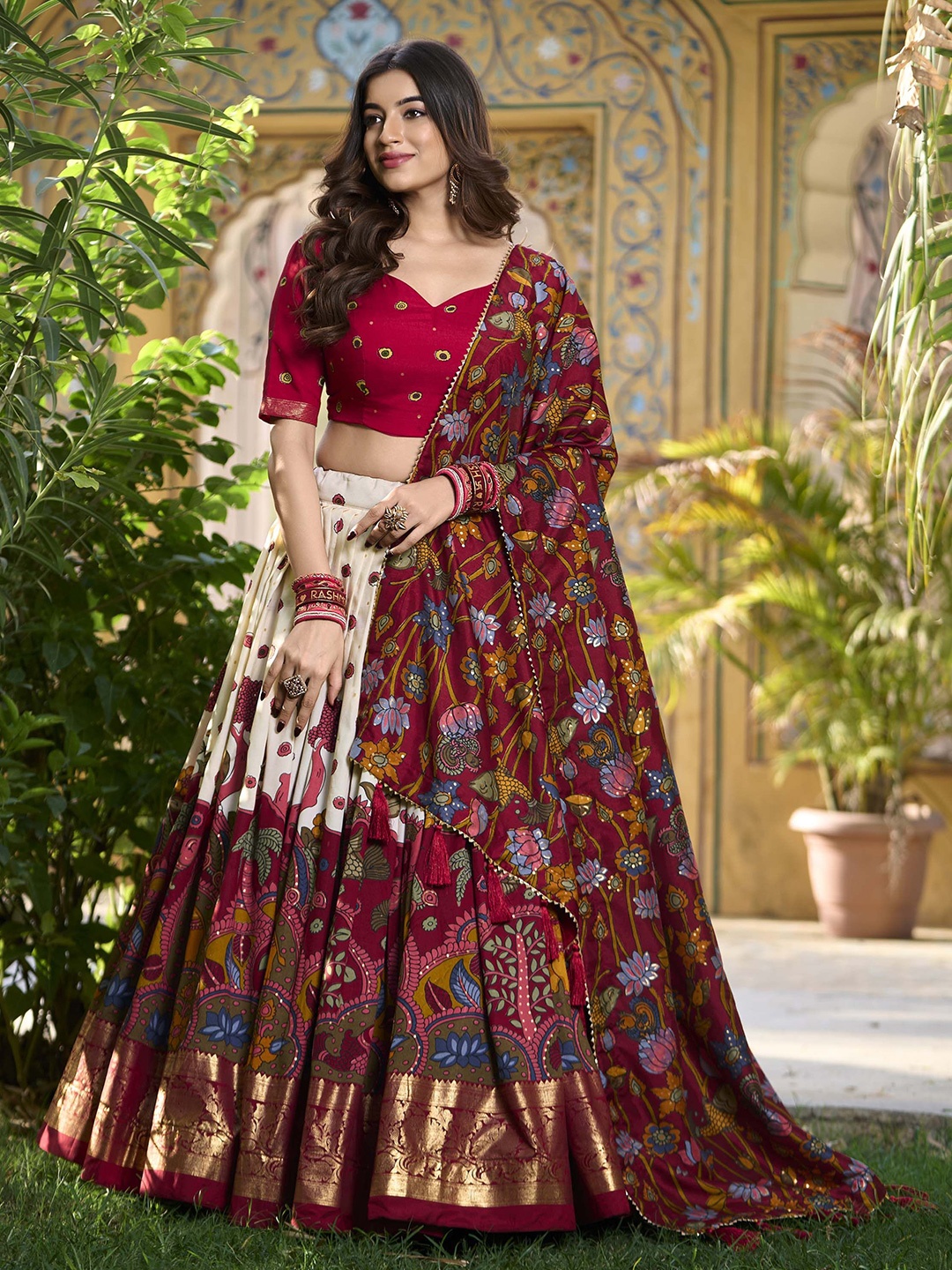 

LOOKNBOOK ART Printed Kalamkari Ready to Wear Lehenga & Unstitched Blouse With Dupatta, Off white