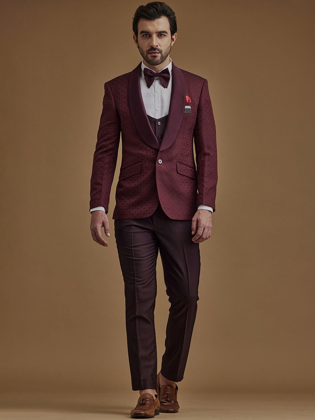 

Neumen Men Single Breasted Printed Two Piece Suits, Maroon