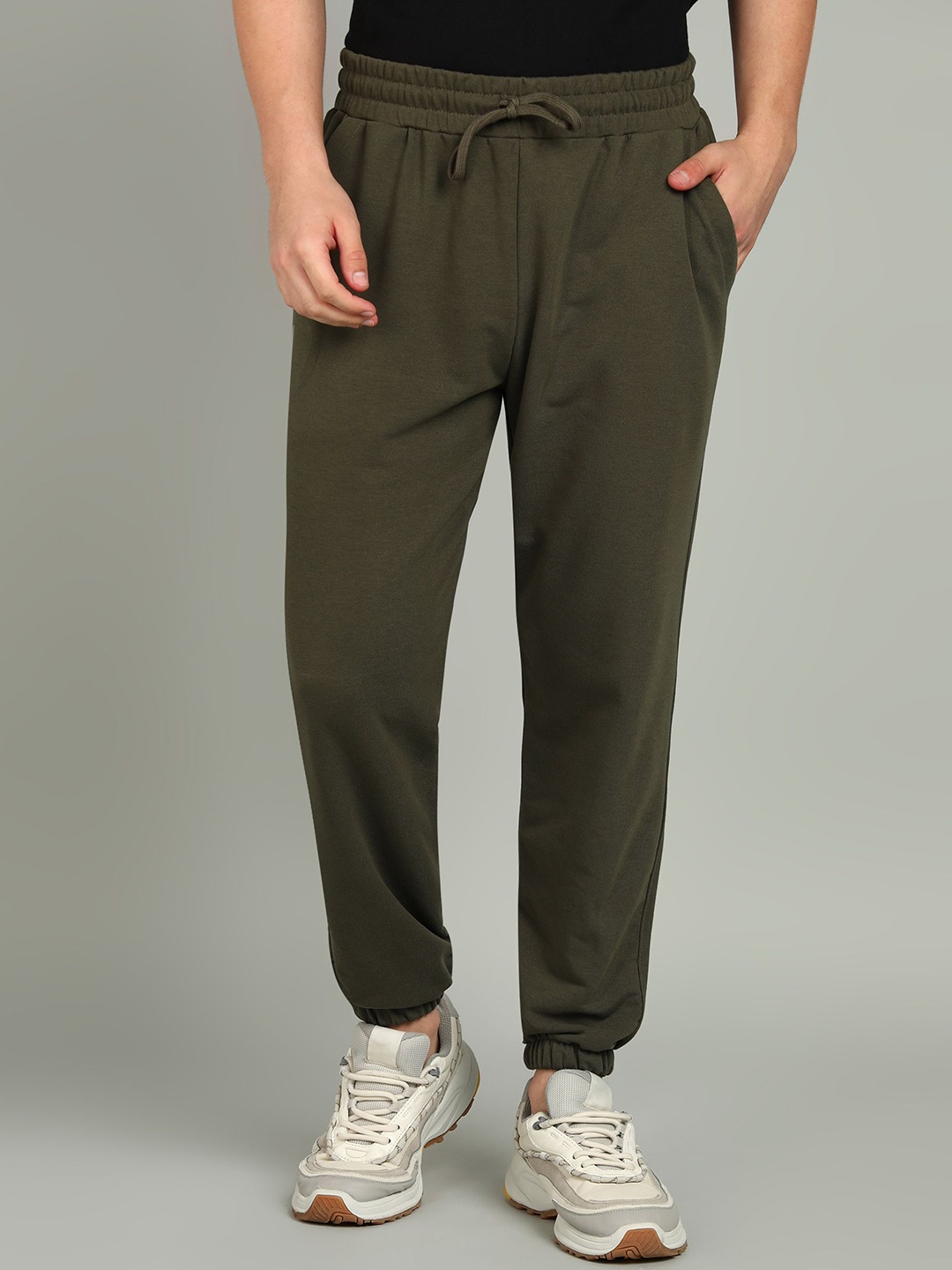

Alan Jones Men Cotton Mid-Rise Joggers, Olive