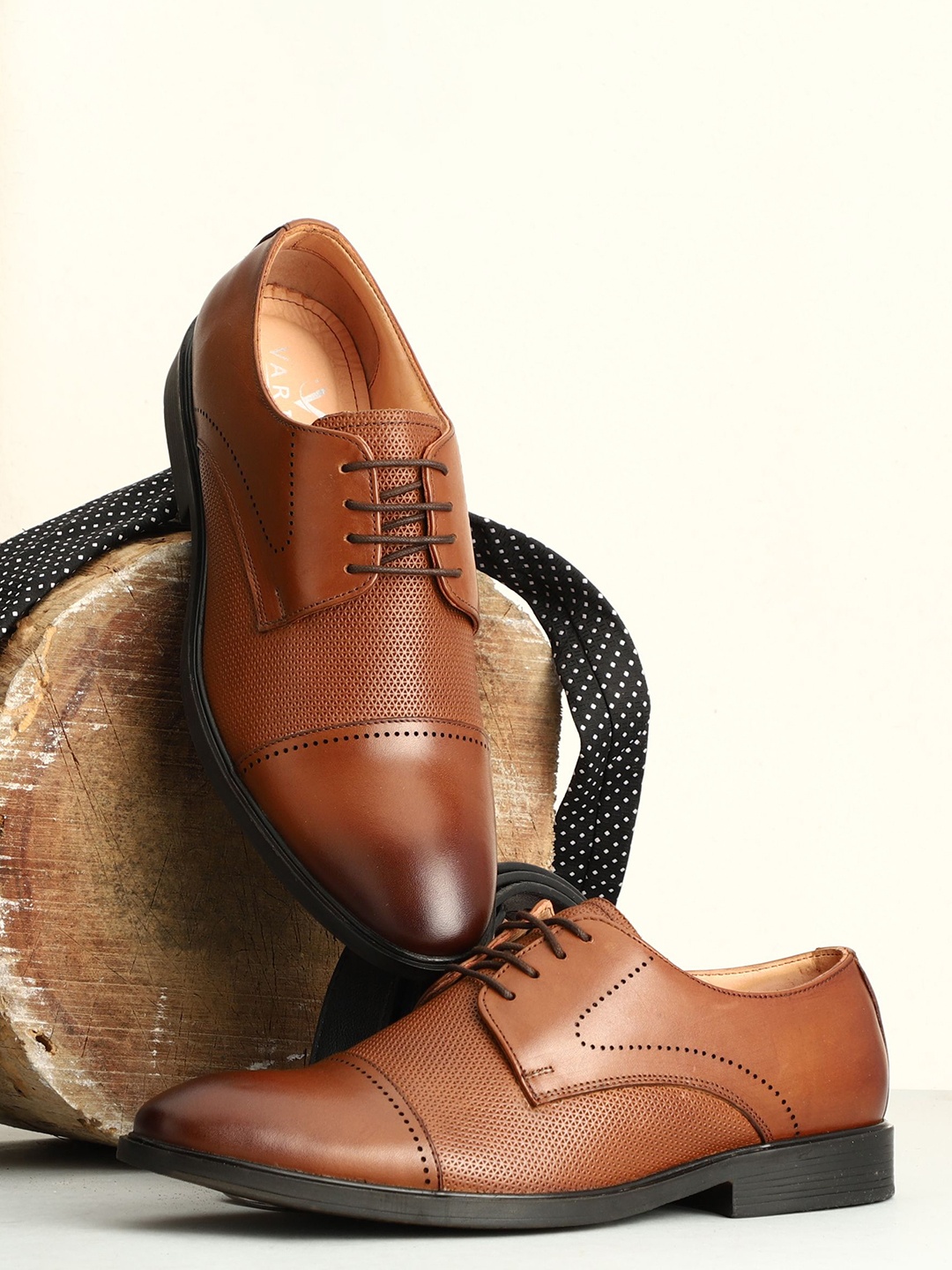 

Varito Men Leather Lace-Ups Formal Derbys, Tan