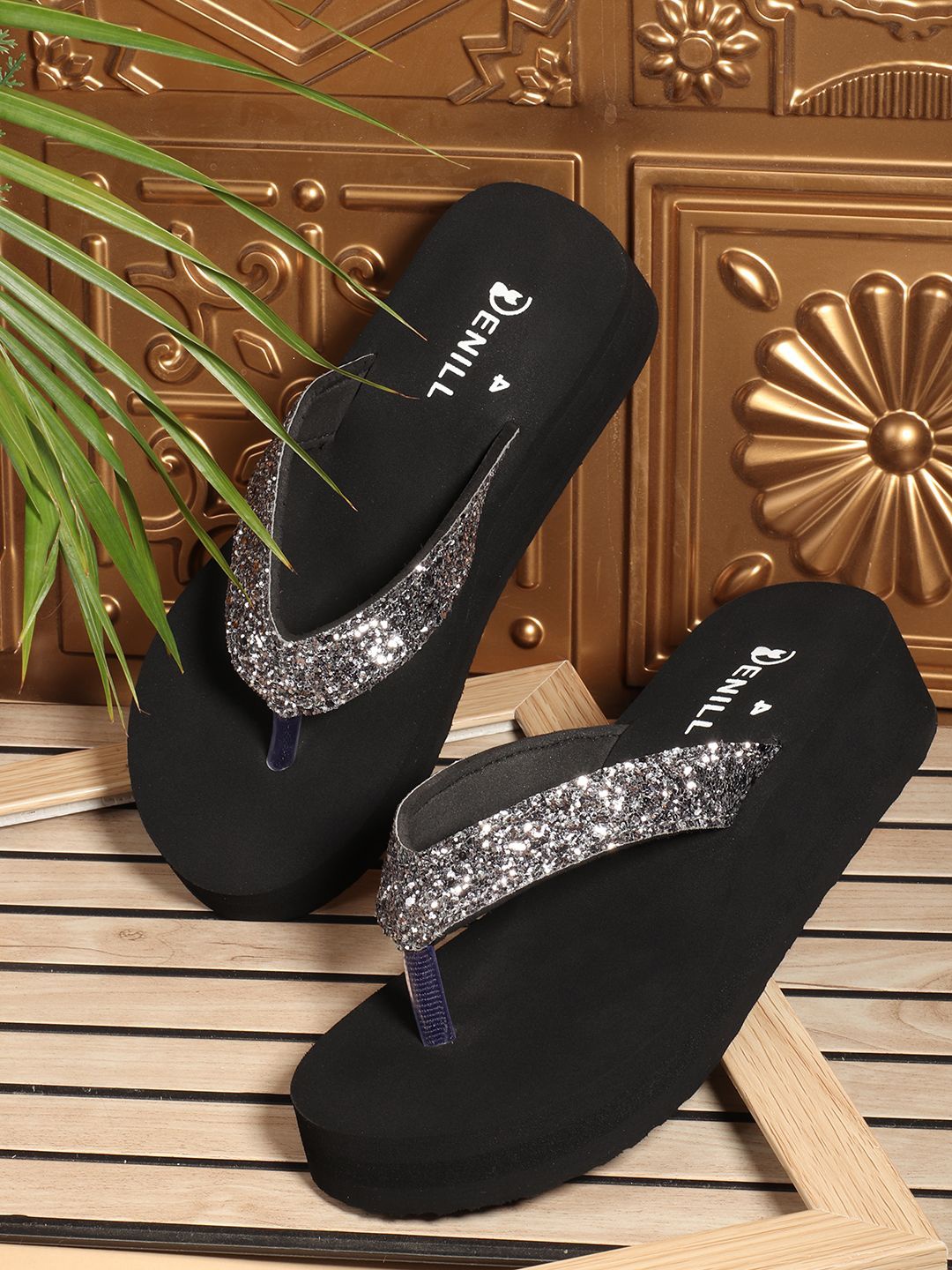 

Denill Women Open Toe Flats, Silver