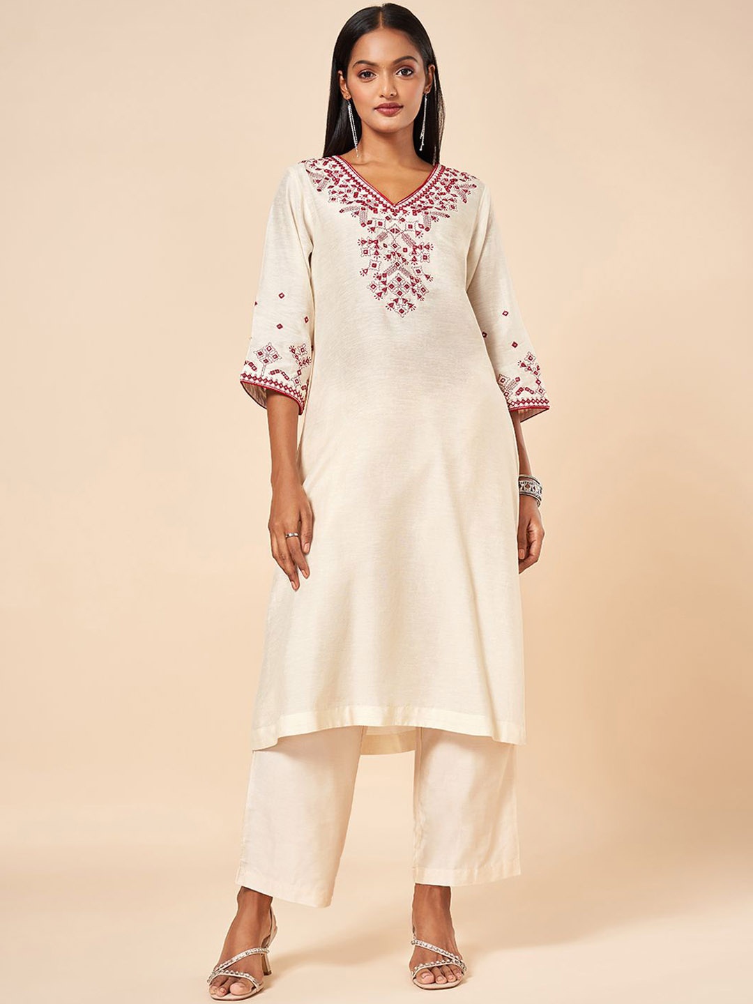 

Marigold Lane Floral Embroidered V-Neck A-Line Mirror Work Kurta, Cream