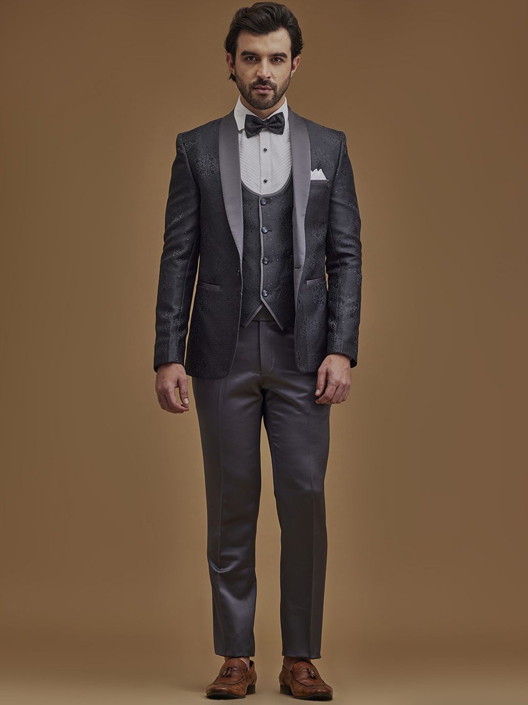 

Neumen Men Floral Single Breasted Five Piece Suit, Grey