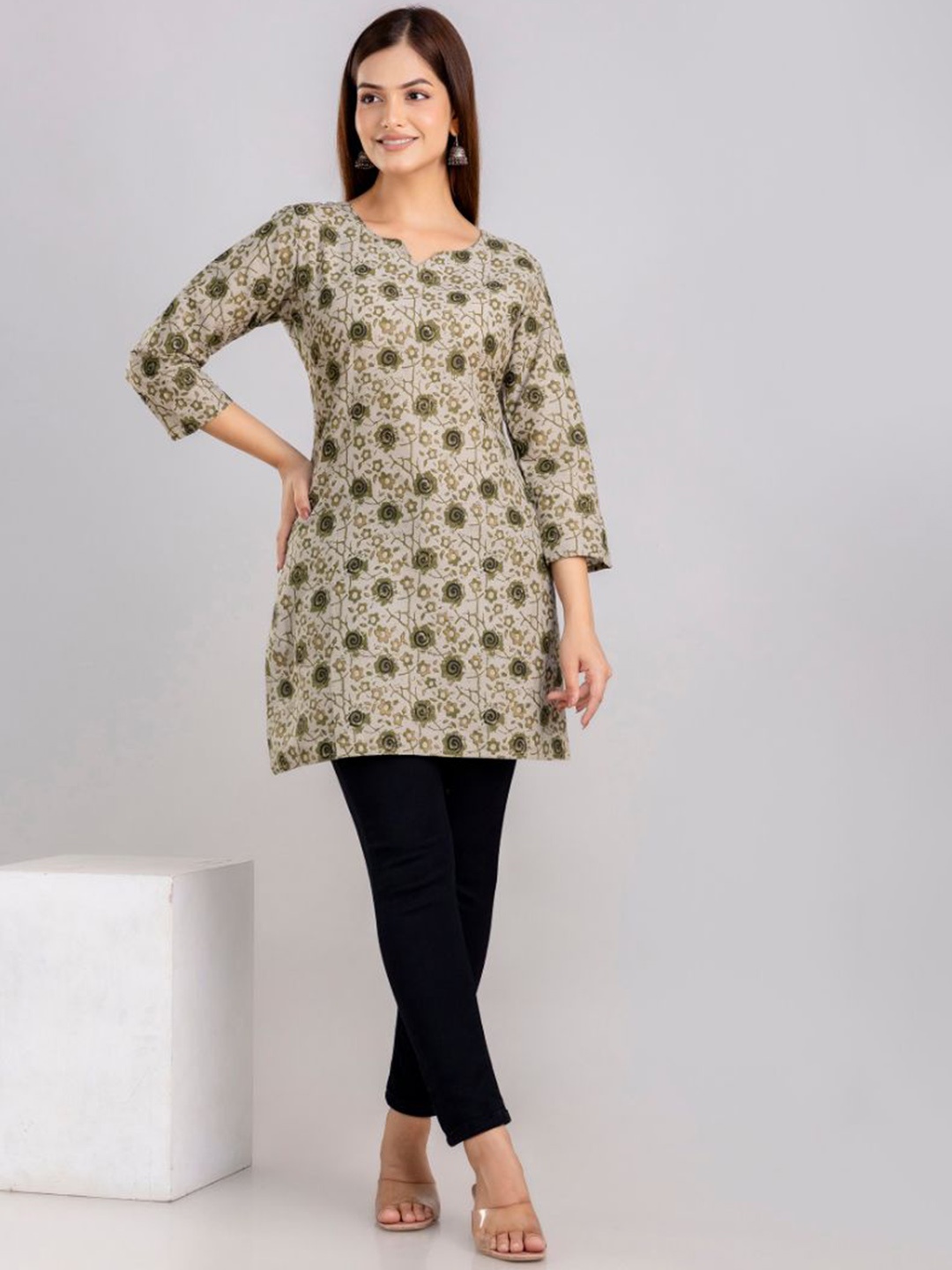 

Arudhi Floral Printed Pure Cotton Straight Kurti, Green