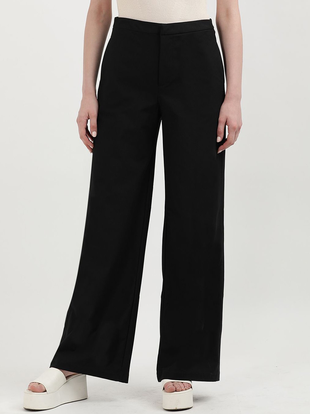 

Calvin Klein Jeans Women Solid Loose Fit Trousers, Black