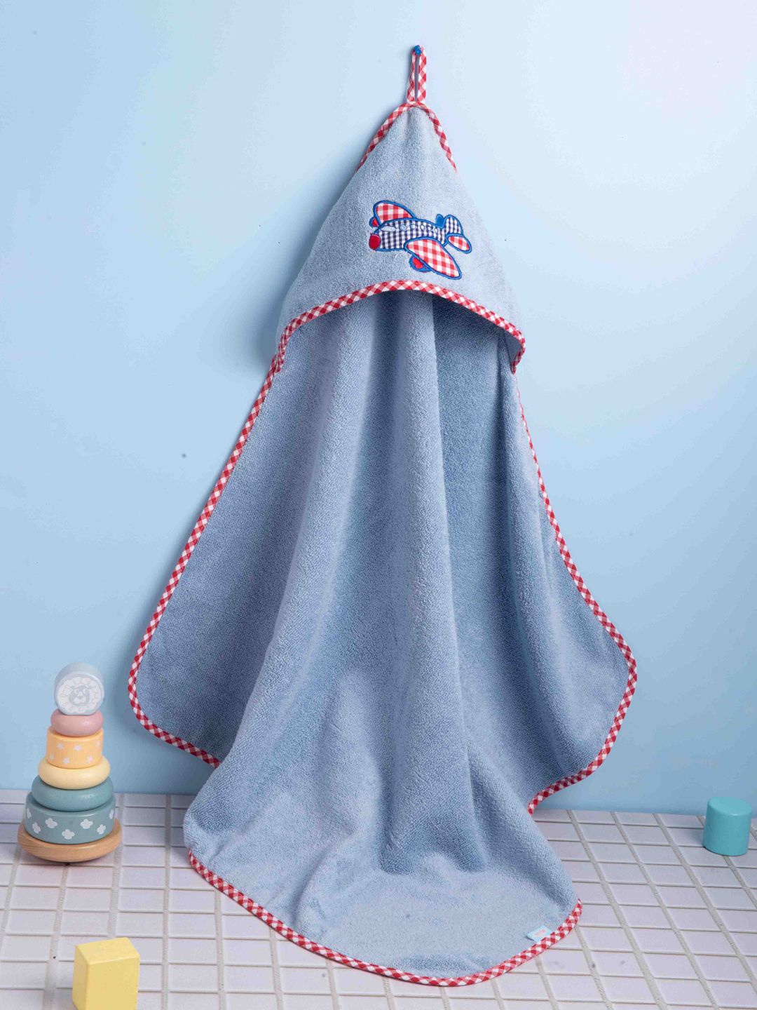 

haus & kinder Blue & Red Printed Pure Cotton 550 GSM Bath Towel