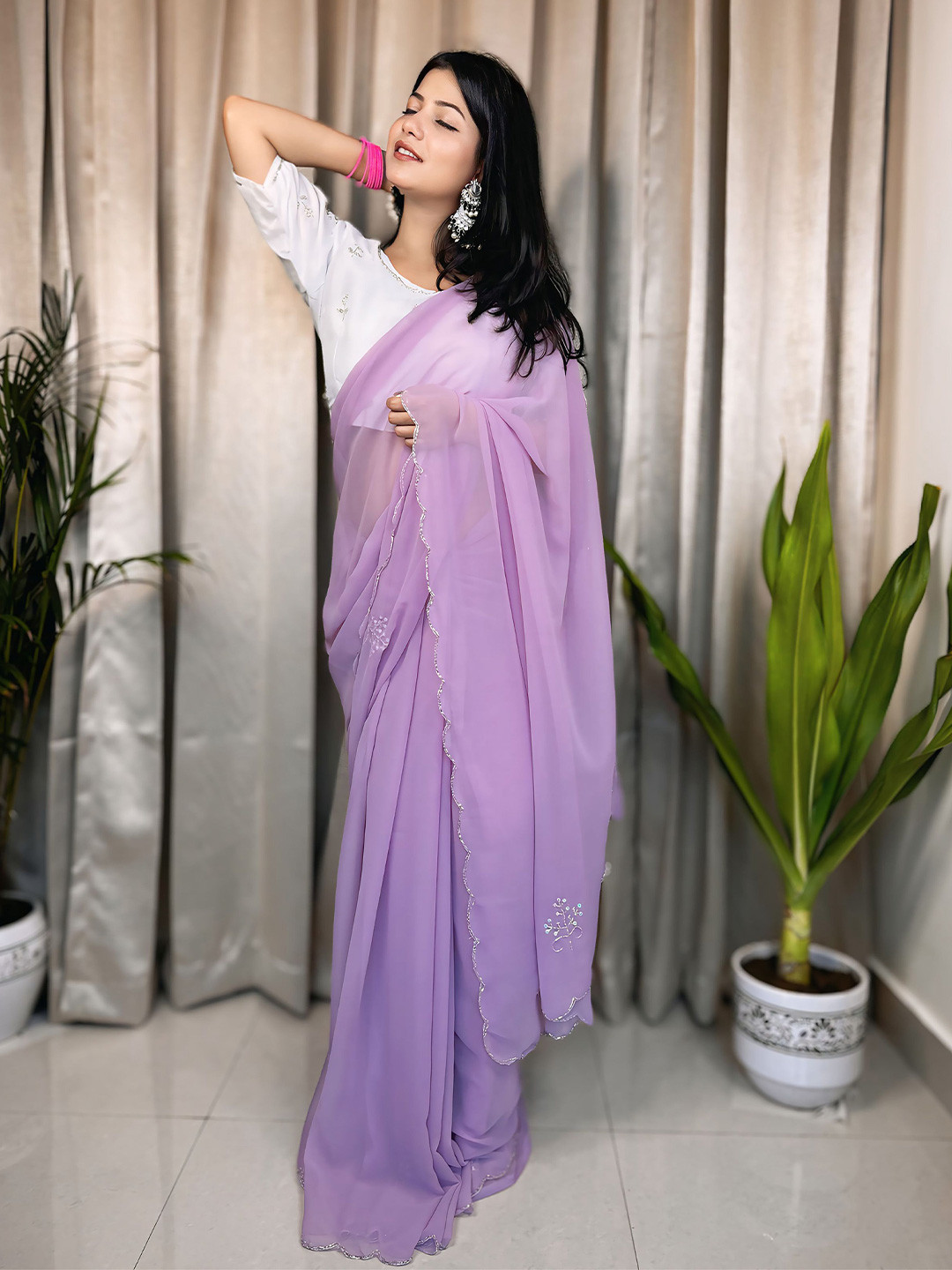 

Anouk Women Floral Embroidered Saree With Blouse Piece, Lavender
