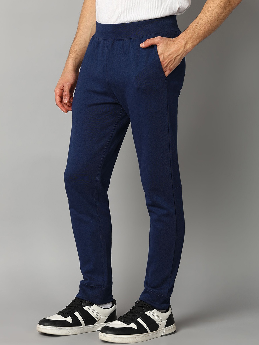 

Alan Jones Men Cotton Mid-Rise Joggers, Navy blue