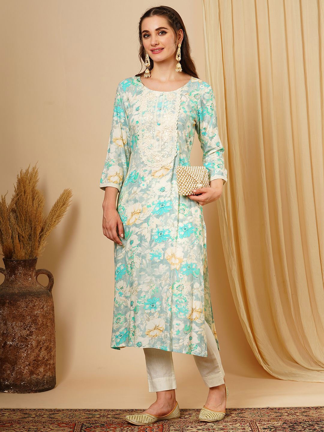 

Globus Green Floral Printed Sequinned Straight Kurta