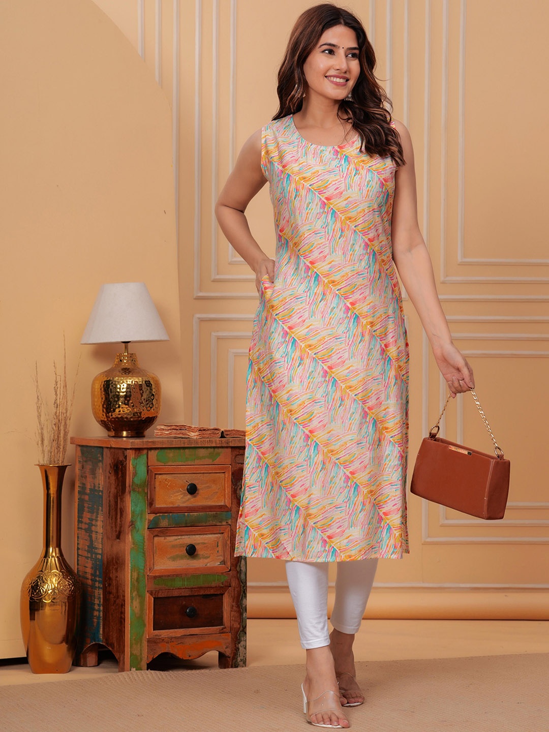 

Meeranshi Abstract Printed Round Neck Straight Kurta, Cream