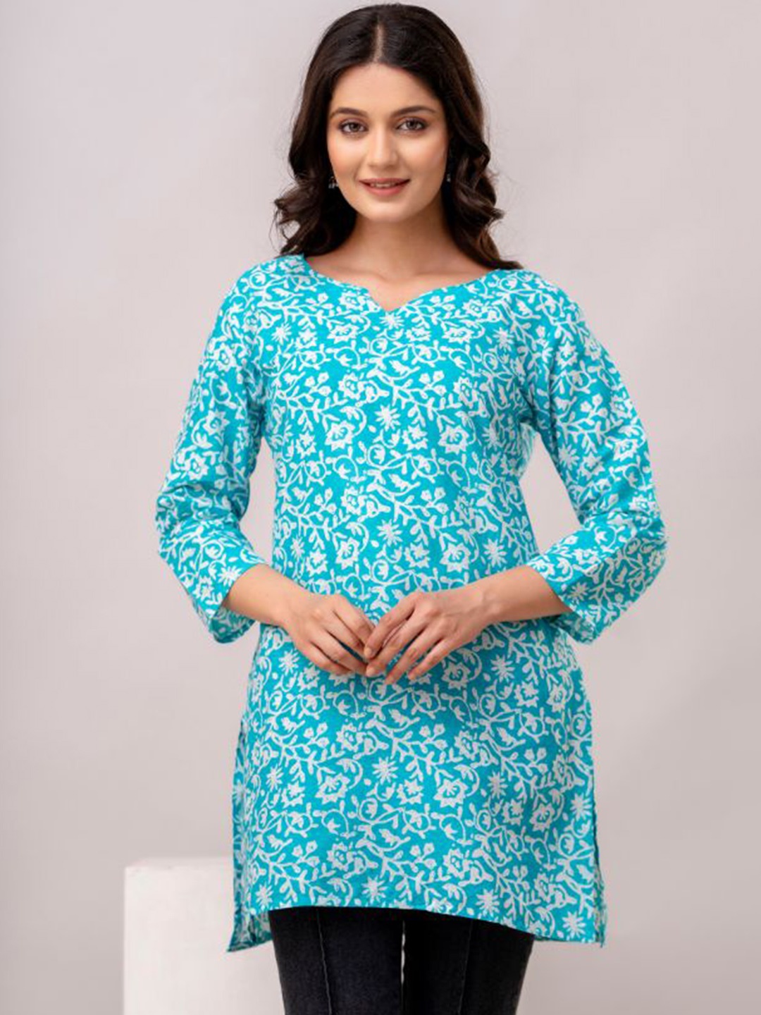 

Arudhi Floral Printed Pure Cotton Straight Kurti, Turquoise blue