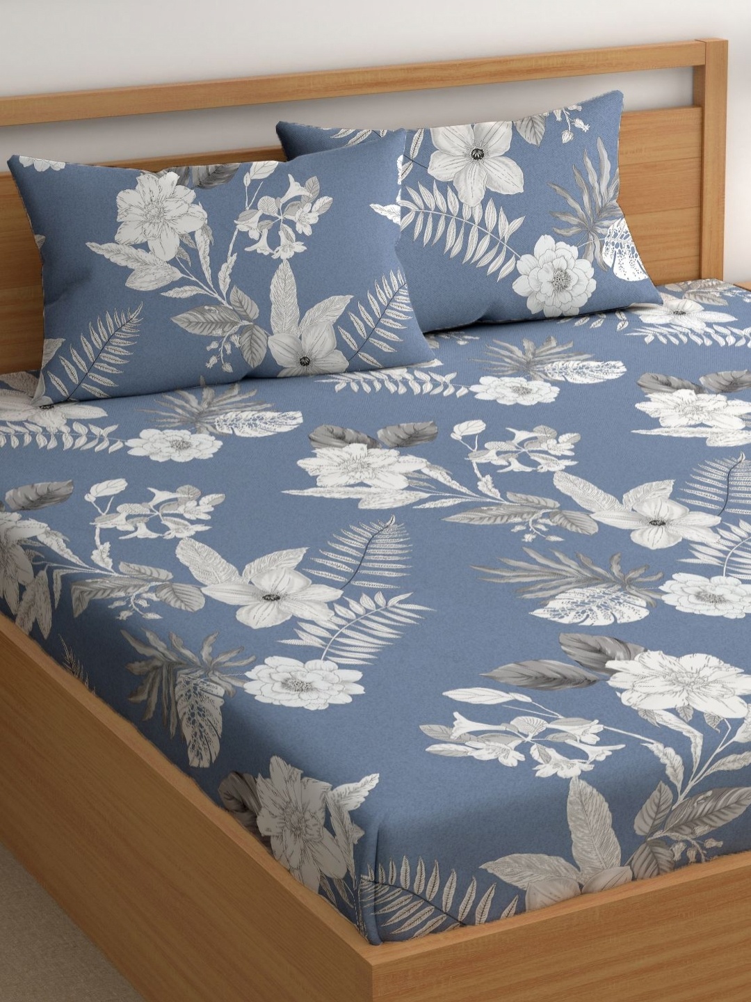 

CHHAVI INDIA Blue & White Floral 210 TC Queen Bedsheet With 2 Pillow Covers